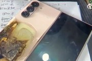 工地小伙13999买三星折叠屏充电时冒烟：网友喊话买华为不好吗