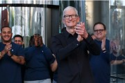 iPhone 17发售后，苹果股价年内转涨