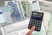 如何认识黄金价格的变动方向？这种变动方向如何帮助投资者实现财富保值？