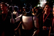 马斯克：今年目标生产5000台人形机器人