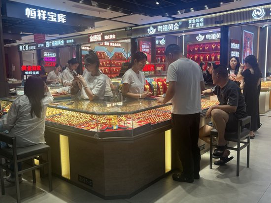 到水贝囤点黄金?金价持续走高, 616元1克金豆豆成低门槛选择