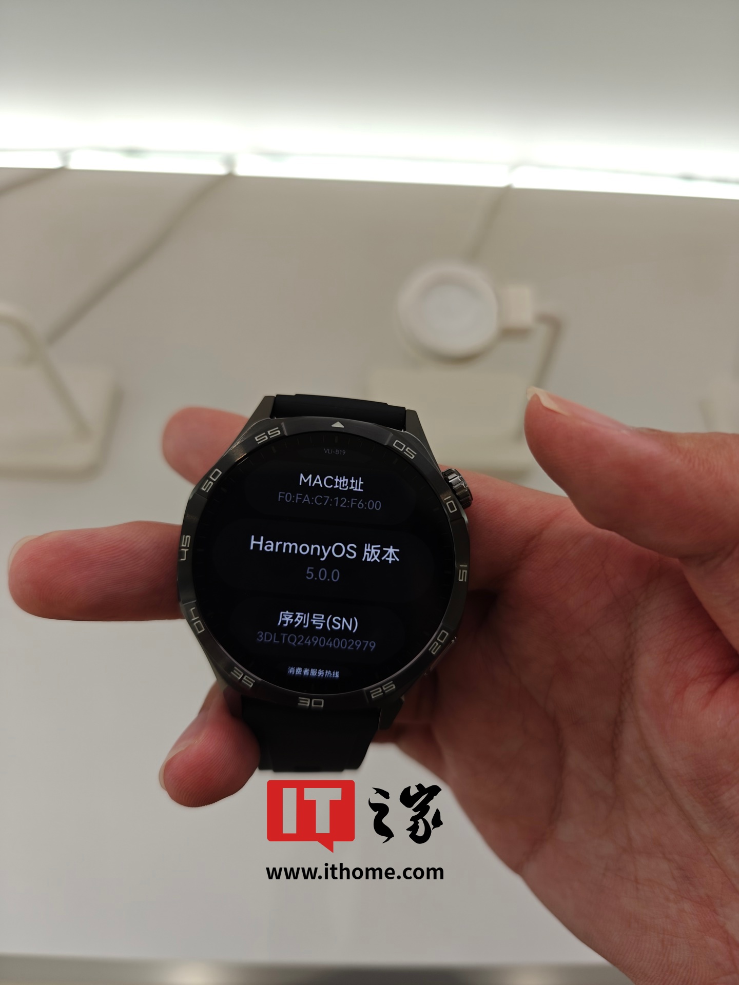 消息称华为 HarmonyOS 将推 4.4 版本,问界汽车超级桌面 2.0 功能已支持鸿蒙 4.3.X 及以上系统手机