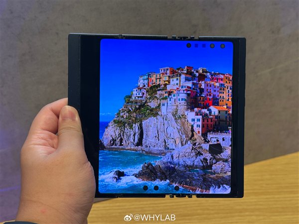 华星首款自研三折叠屏样机现身:7.85英寸大屏加持