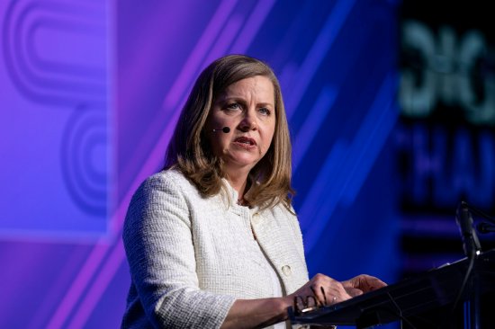 美联储理事鲍曼:抗通胀进展或已停滞 需谨慎推进降息