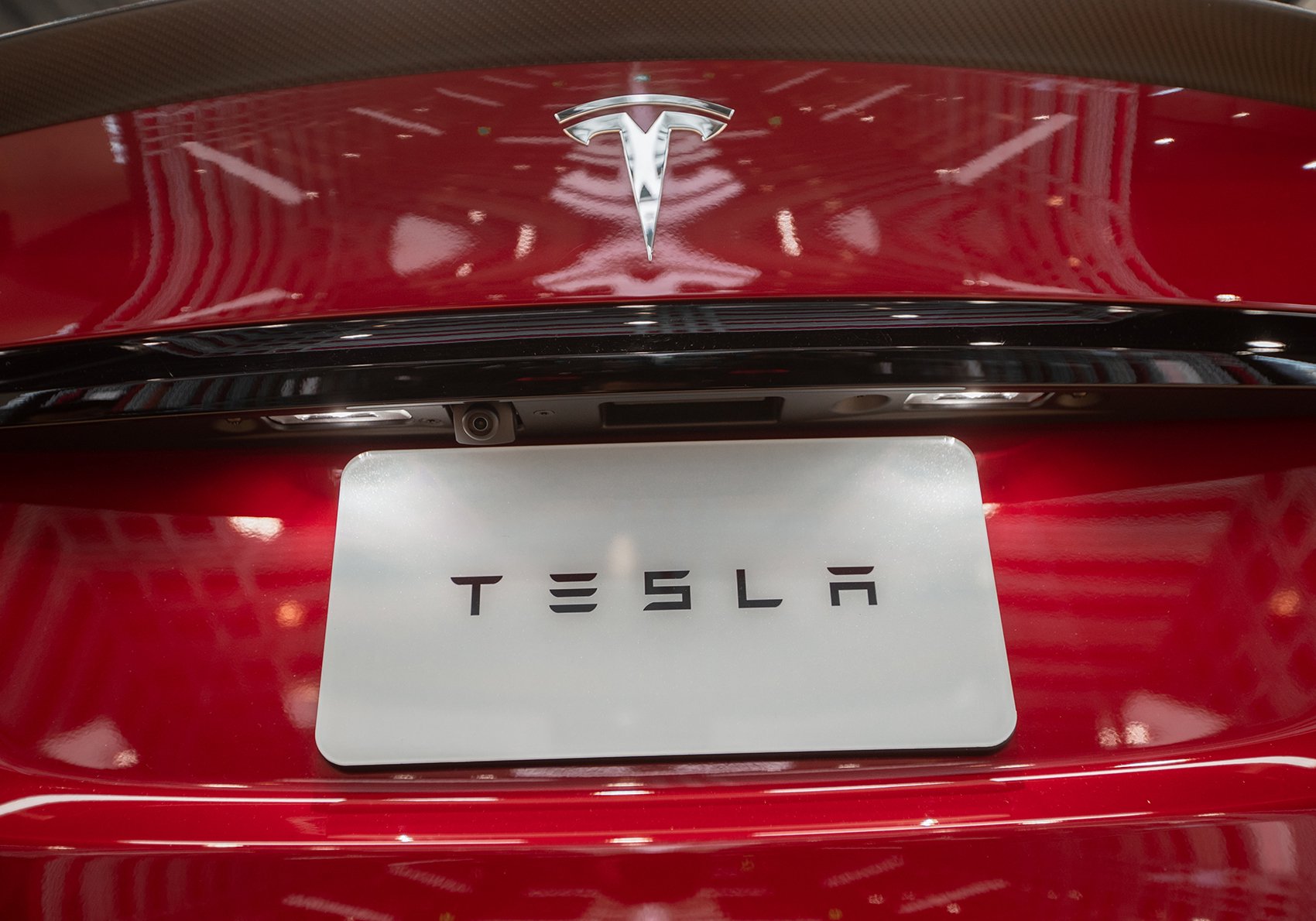 最新!特斯拉因这一问题召回近70万辆汽车!涉及这些车型