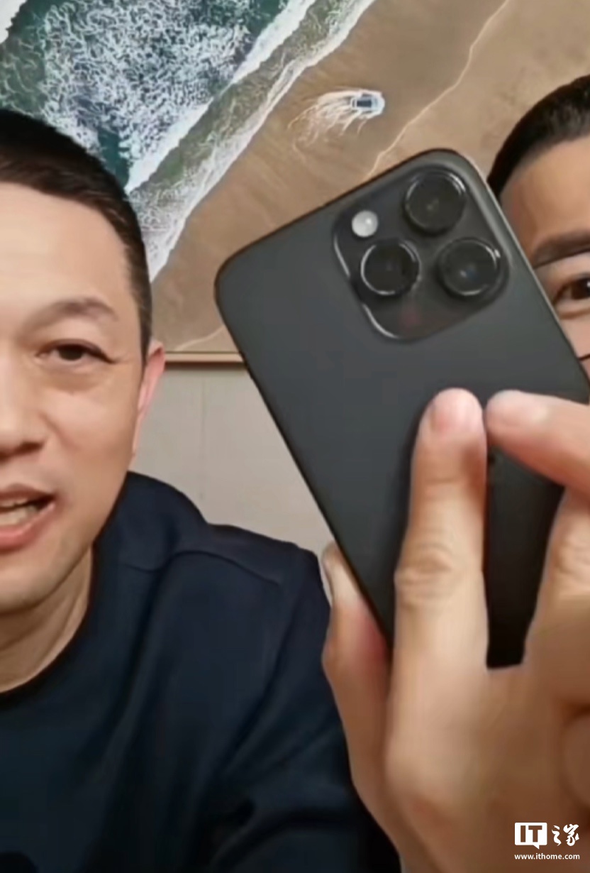 李斌回应蔚来萤火虫三眼大灯设计争议:没有参考苹果 iPhone 三摄设计