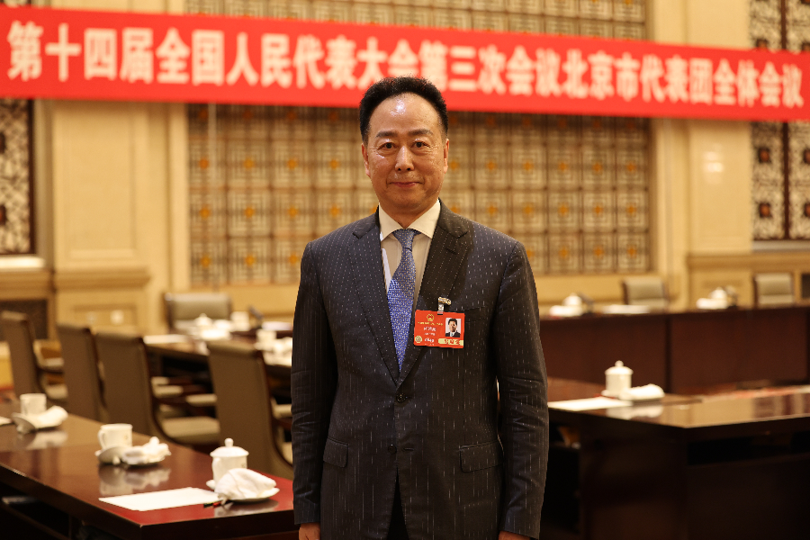 全国人大代表阎建国：尽快制定《人工智能法》，护航人工智能发展与安全