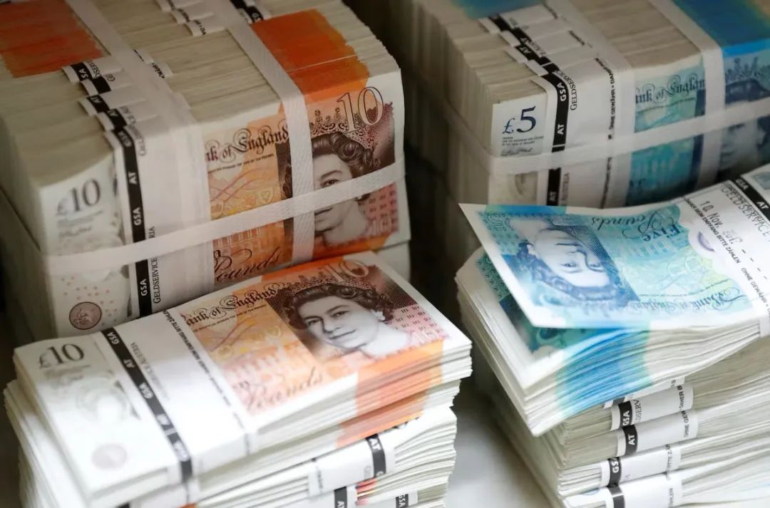 英镑狂飙，国债暴跌：英国财政在崩溃边缘跳舞