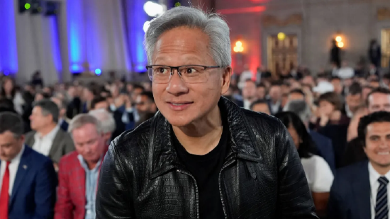 “我们需要最聪明的人”：OpenAI、英伟达CEO对特朗普H-1B签证费用的反应