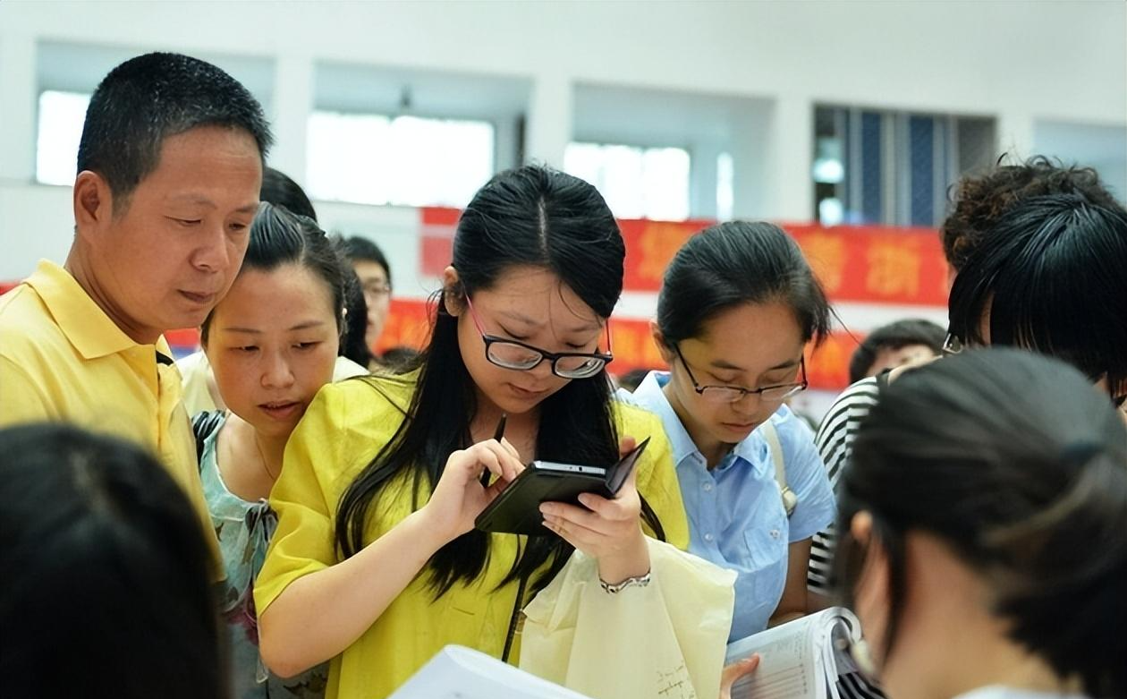 哪些大学毕业后很吃香的(大学毕业最吃香的行业有哪些)