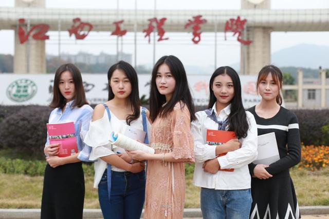 女生毕业一年后做什么工作(女生毕业一年后做什么工作比较好)