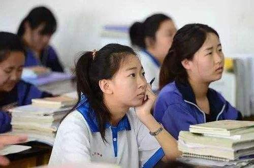女生文科毕业后做什么工作(女生文科毕业后做什么工作比较好)
