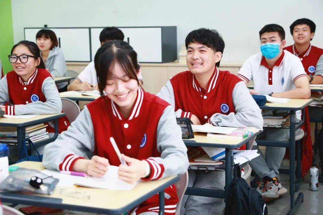 外国语小语种毕业后能做什么工作(外国语学校小语种班高考进什么大学)