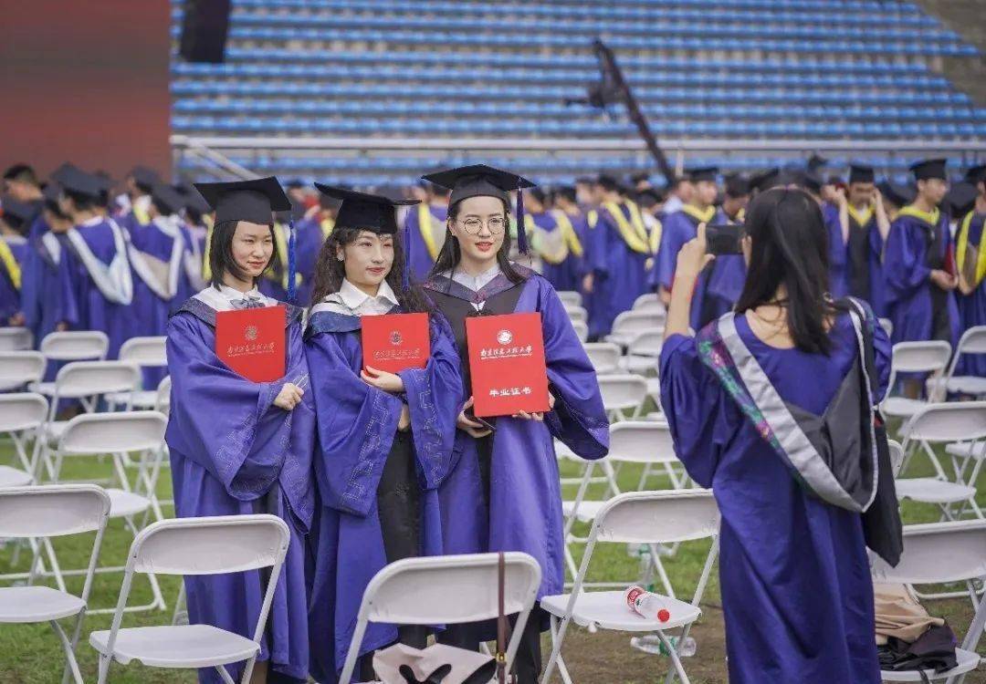 大学毕业后校生(院校毕业生什么意思)